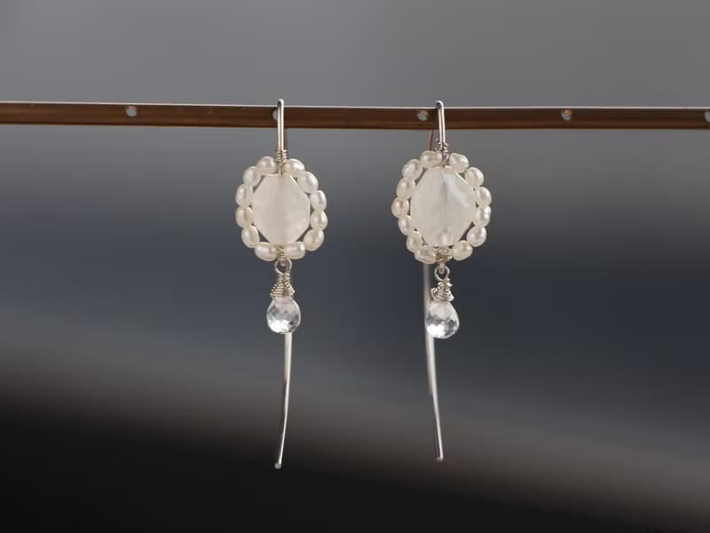 SV935(Argentium)- rainbow moon stone classic pierced earrings