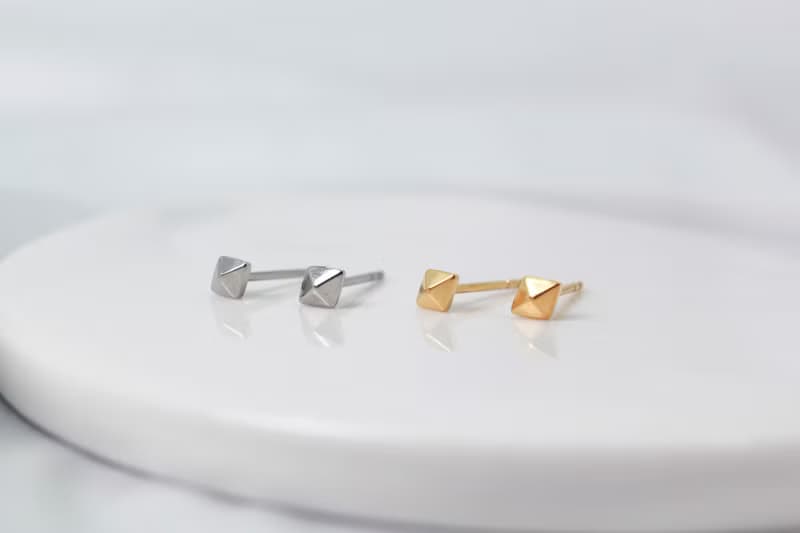 【SWS飾品】立體菱形 醫療鋼耳環 一般細針 抗過敏