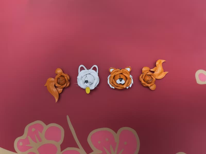 【招財貓】皮革小玫瑰耳環│耳勾│鍍銀耳夾