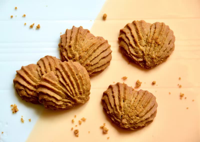 【 愛心版 】罐裝曲奇&小棉球 (口味可選)【情人節禮盒】