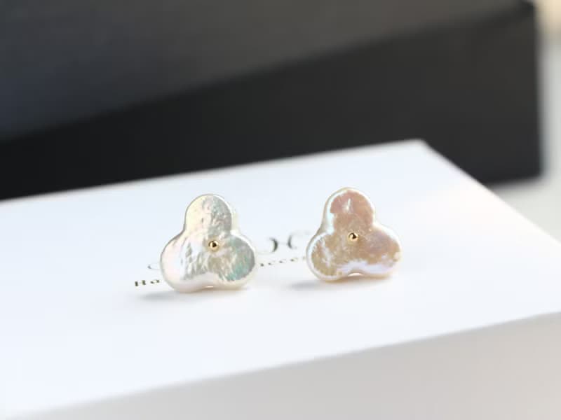 14kgf- 3 petals pearl pierced earrings /can change to clip-on