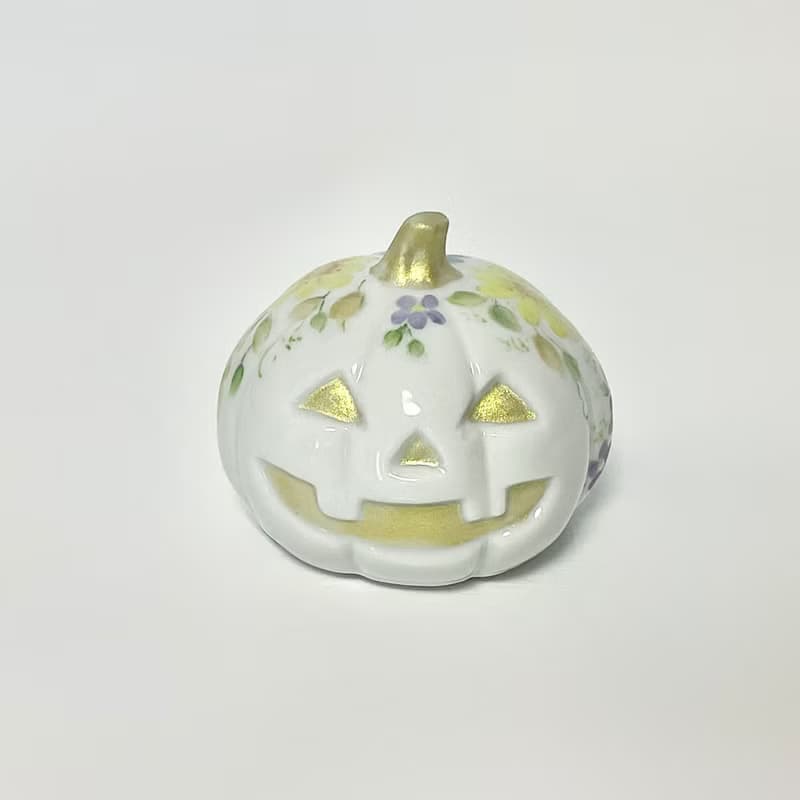 小さなハロウィンパンプキンの、磁器のオーナメント