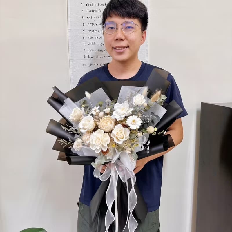 黑白色系 永生玫瑰 梔子花 花束