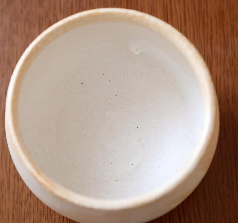 白陶土とチタンマット釉のお湯のみ