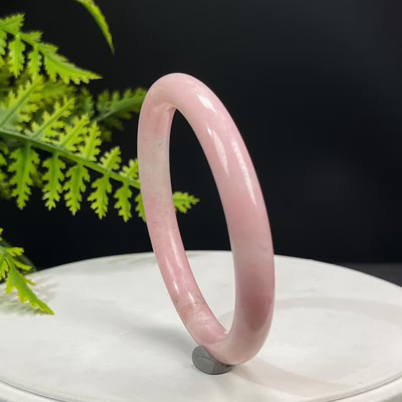 精美 玫瑰蛋白石手鐲 57MM 玉化圓條粉色歐泊手環 靈感平和心輪