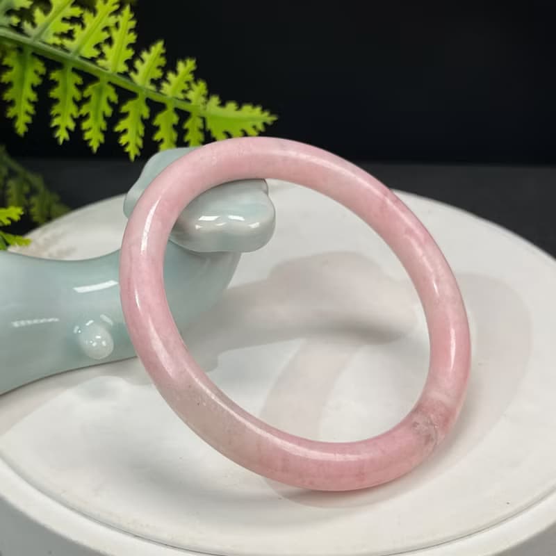 精美 玫瑰蛋白石手鐲 57MM 玉化圓條粉色歐泊手環 靈感平和心輪