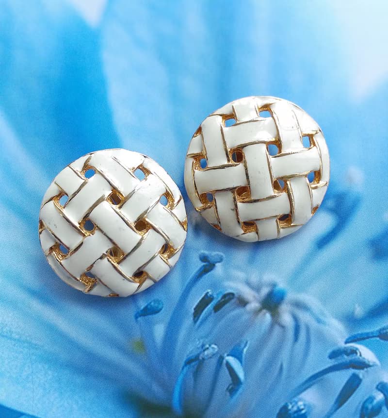 Vintage Jewelry 西洋古董飾品 編織 白琺瑯 知性 夾式耳環