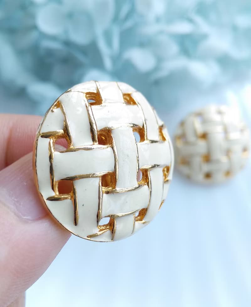 Vintage Jewelry 西洋古董飾品 編織 白琺瑯 知性 夾式耳環