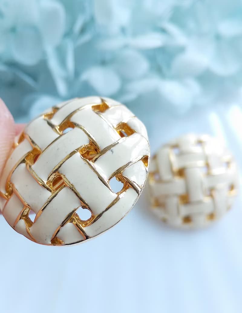 Vintage Jewelry 西洋古董飾品 編織 白琺瑯 知性 夾式耳環