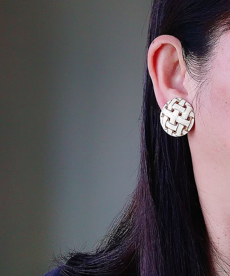 Vintage Jewelry 西洋古董飾品 編織 白琺瑯 知性 夾式耳環