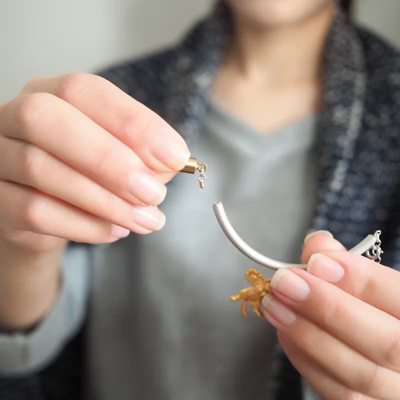 猫のヒゲ入れブレスレット