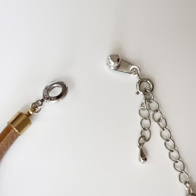 猫のヒゲ入れブレスレット