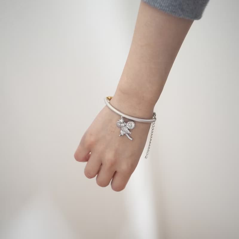 猫のヒゲ入れブレスレット