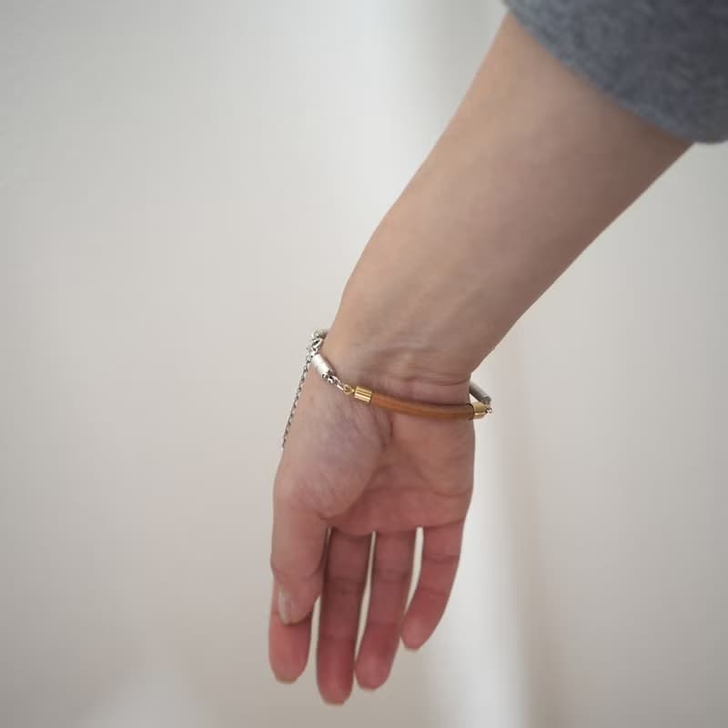 猫のヒゲ入れブレスレット