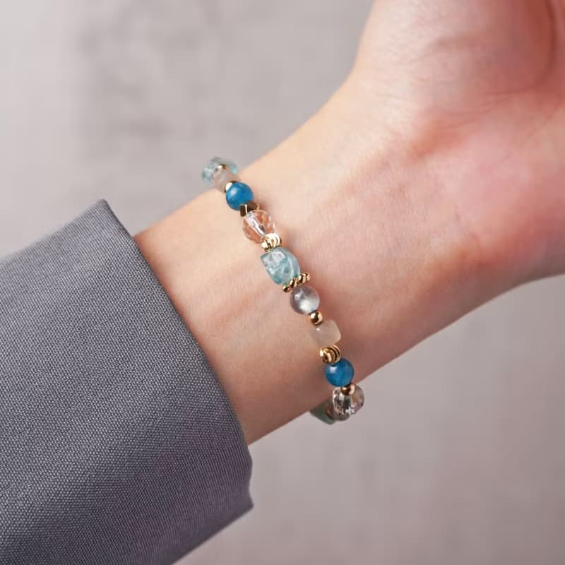 天空之鏡 // 藍磷灰石白水晶月光石拉長石 手鍊 // 溝通表達 療癒