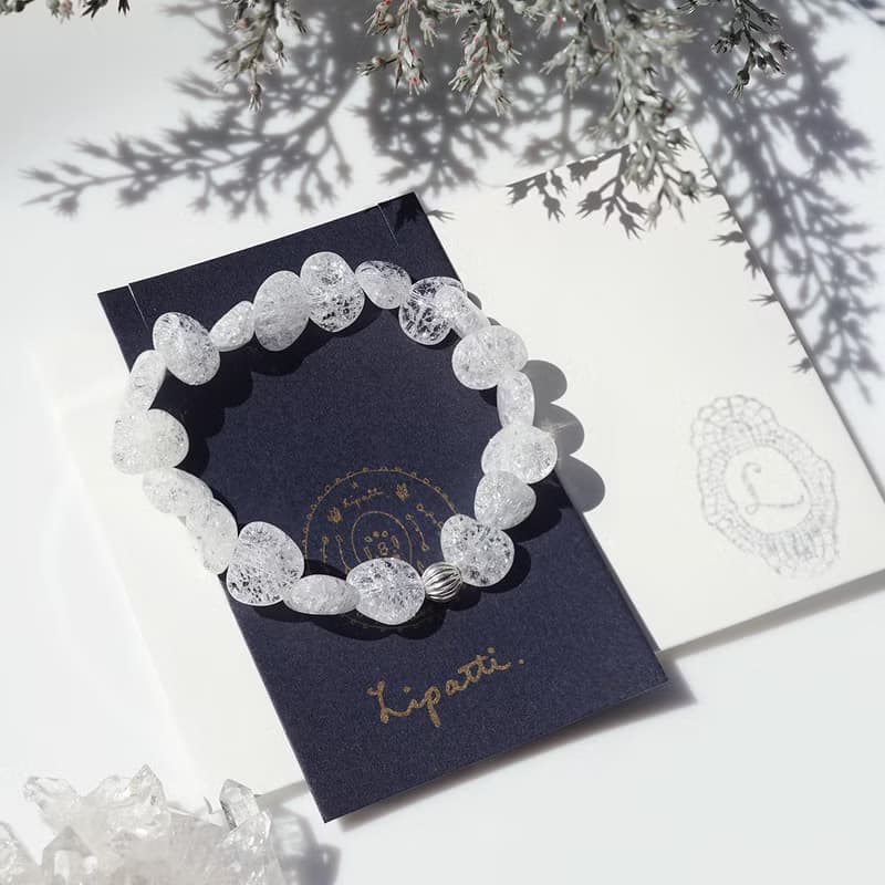 虹に煌めく　爆裂水晶のコルゲートブレスレット　銀花