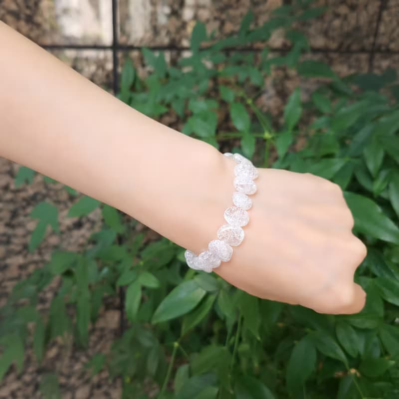 虹に煌めく　爆裂水晶のコルゲートブレスレット　銀花