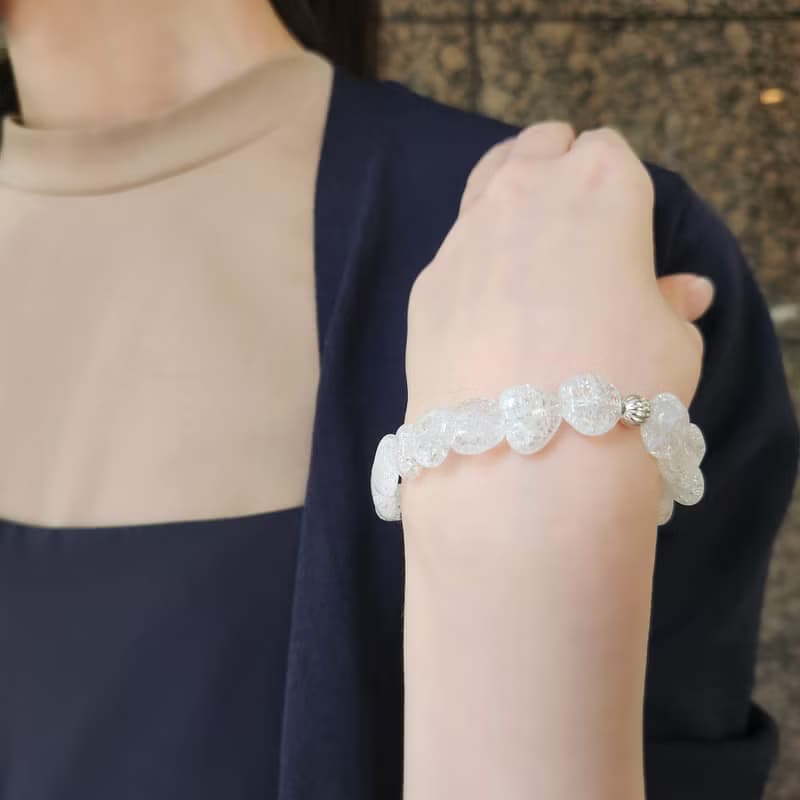 虹に煌めく　爆裂水晶のコルゲートブレスレット　銀花