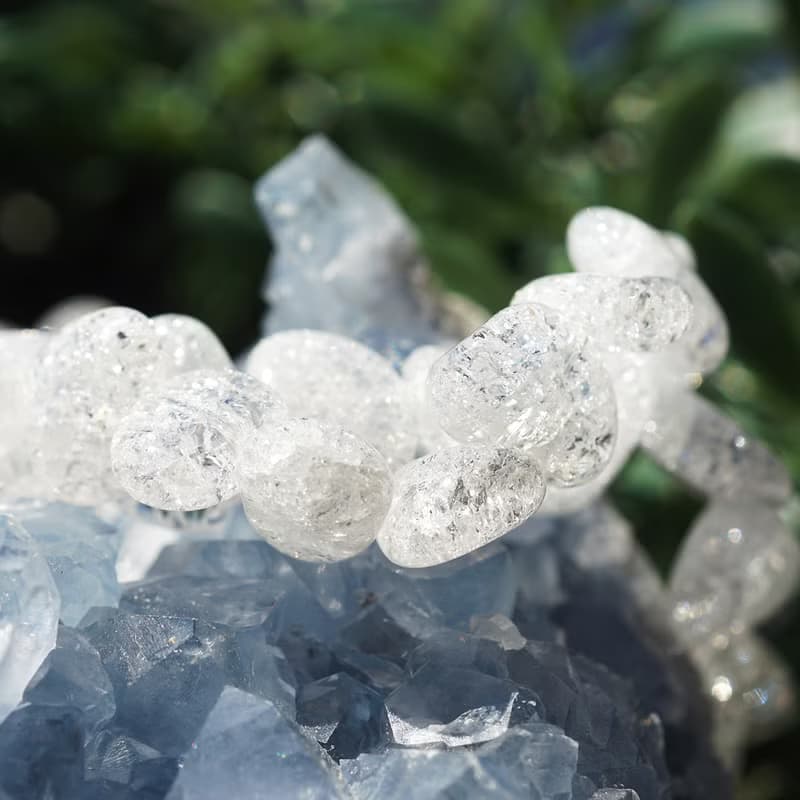 虹に煌めく　爆裂水晶のコルゲートブレスレット　銀花