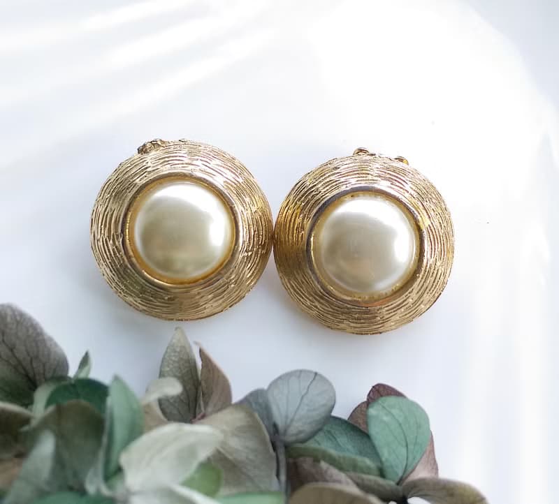 【西洋古董飾品 】金色調  軌跡 優雅 仿珠 夾式耳環