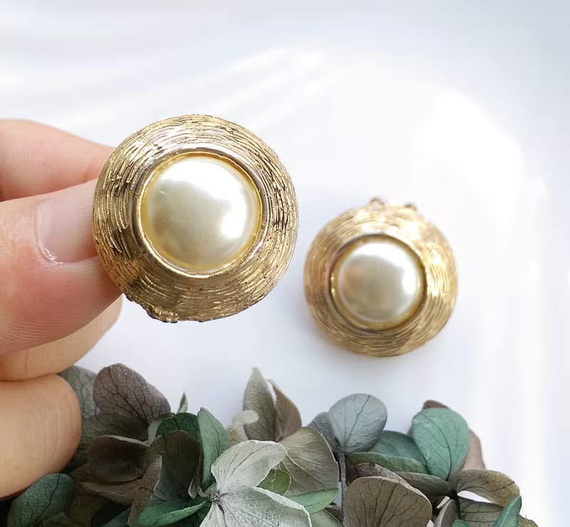 【西洋古董飾品 】金色調  軌跡 優雅 仿珠 夾式耳環