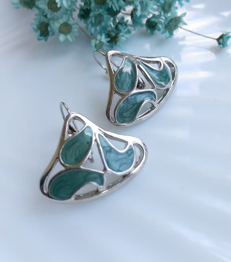 Vintage Jewelry 西洋古董飾品 復古 可愛裙擺   針式耳環