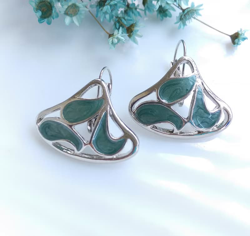 Vintage Jewelry 西洋古董飾品 復古 可愛裙擺   針式耳環