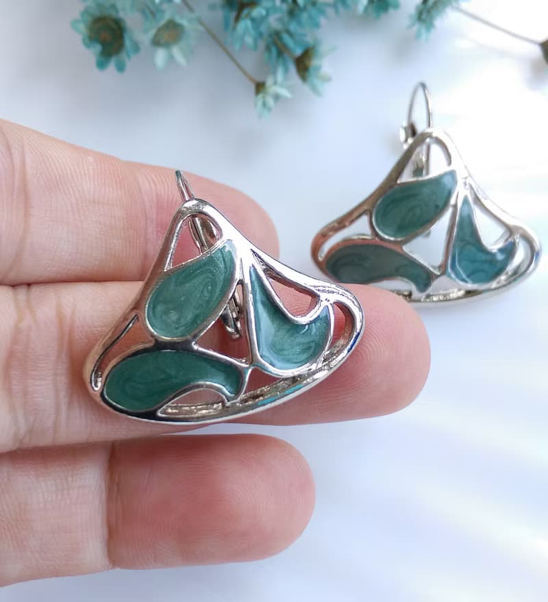Vintage Jewelry 西洋古董飾品 復古 可愛裙擺   針式耳環