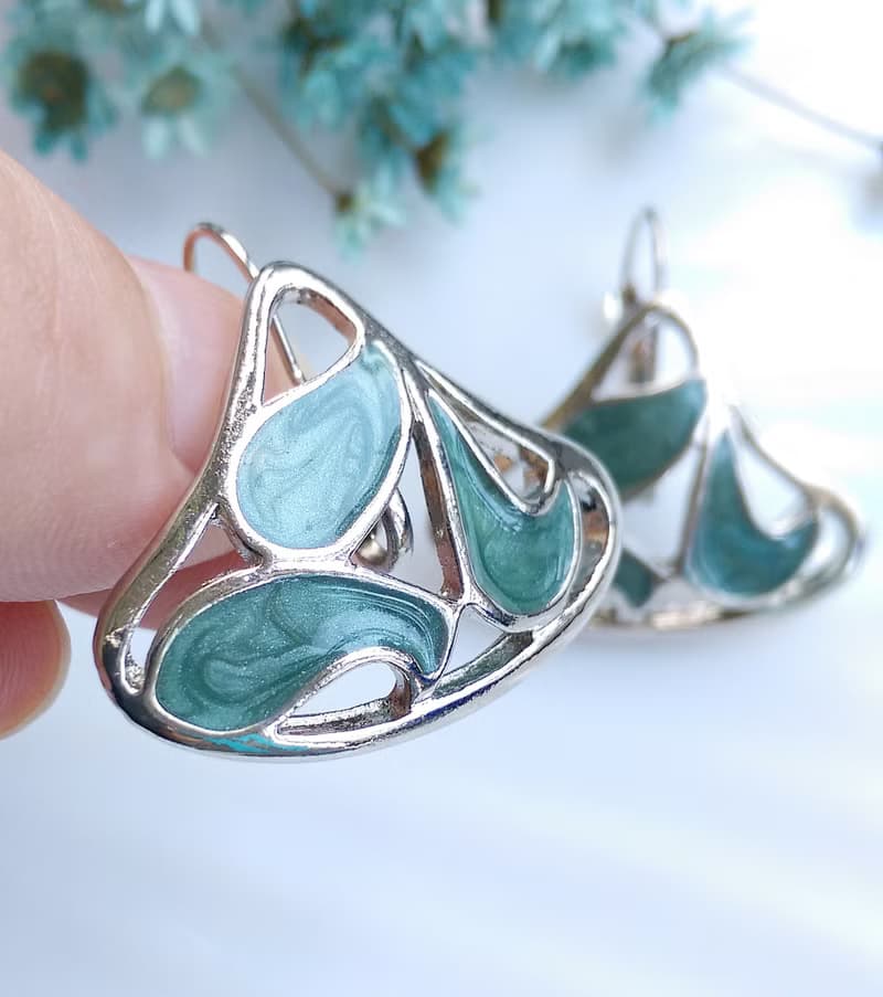 Vintage Jewelry 西洋古董飾品 復古 可愛裙擺   針式耳環