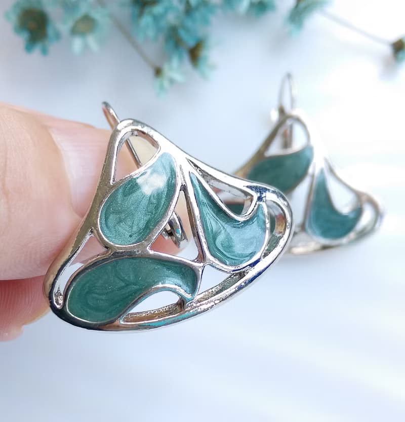 Vintage Jewelry 西洋古董飾品 復古 可愛裙擺   針式耳環