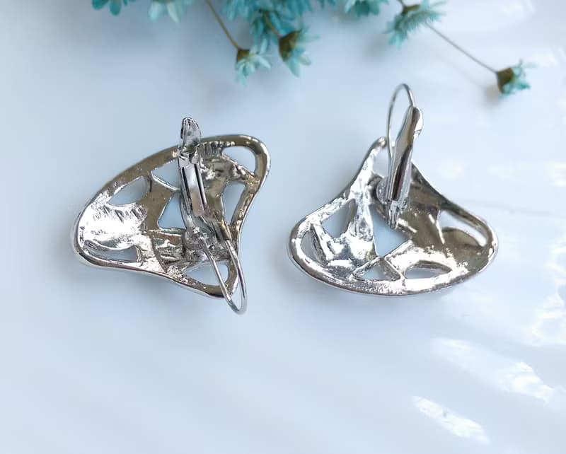 Vintage Jewelry 西洋古董飾品 復古 可愛裙擺   針式耳環