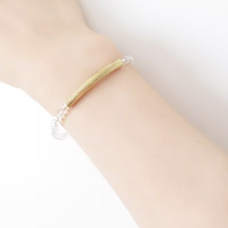 水晶とデザインパイプのブレスレット