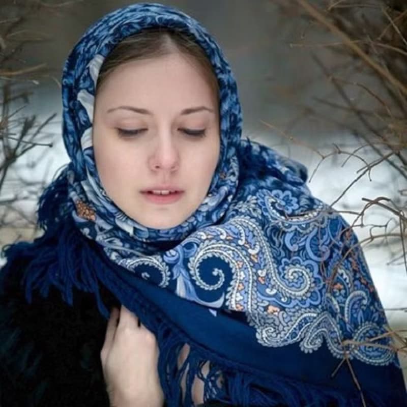 Pavlovo Posad Russian Shawl 100% Wool Scarf 125x125 cm Woolen Fringe 23-14