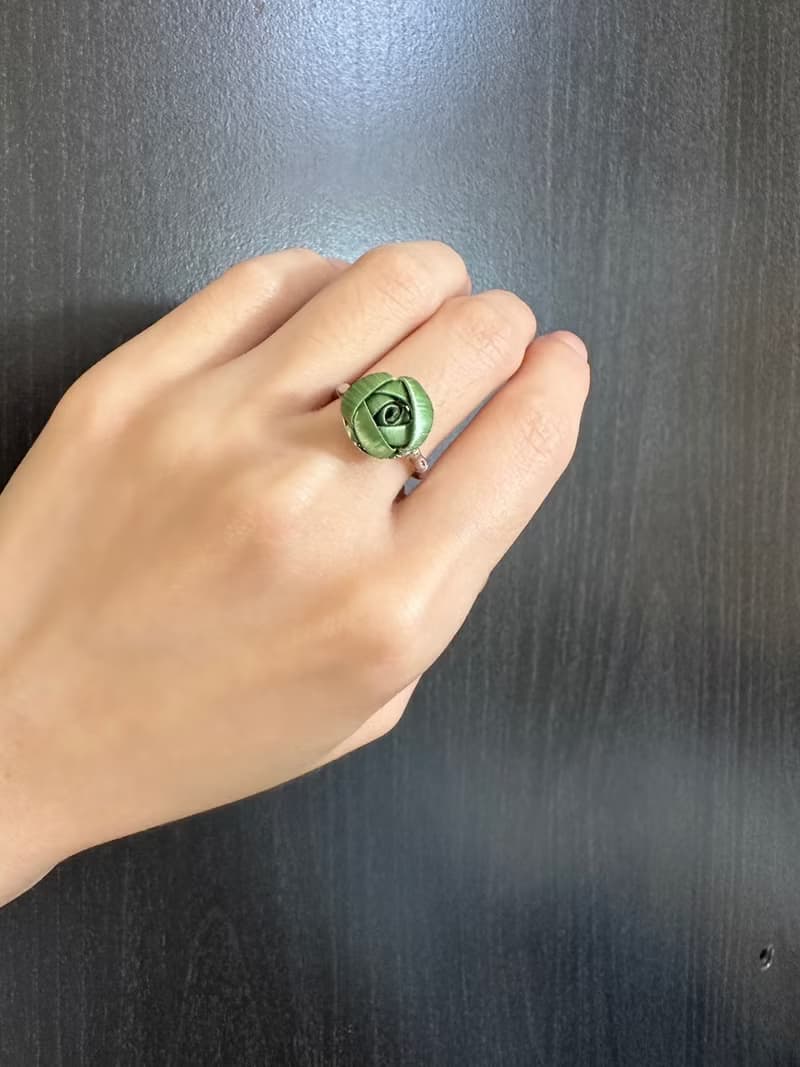 Re-Re蠶絲金工—單朵小玫瑰戒指(可調式) 大地綠