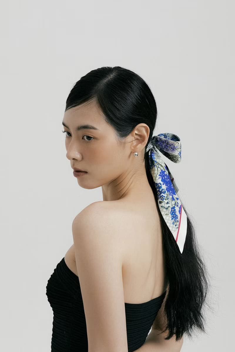 【Ven & Qu】飛燕草花日絲巾 6×110cm – 優雅印花