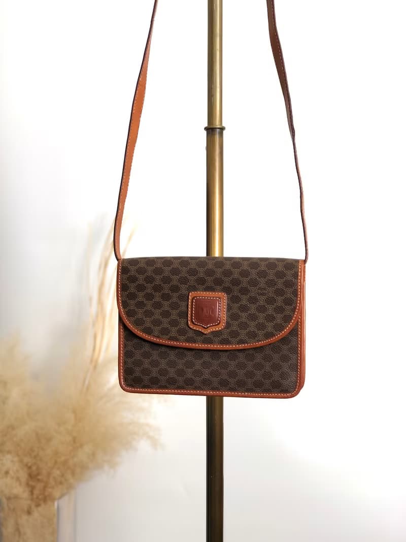 【 日本直送　名牌中古包 】CELINE セリーヌ マカダム ショルダーバッグ ブラウン ブラゾン型押し PVC/レザー vintage オールド ix2eki