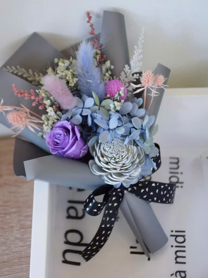 永生索拉花束禮盒 冷灰色系