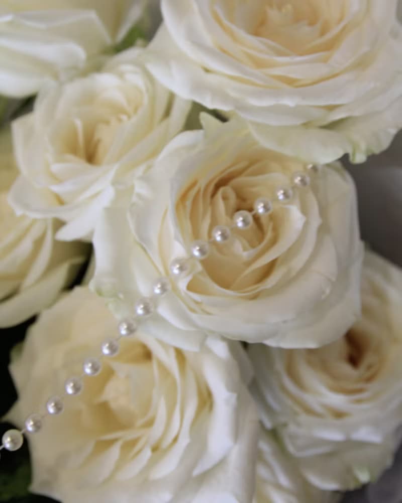 Pure Love 奢華白玫瑰花束 鮮花花束