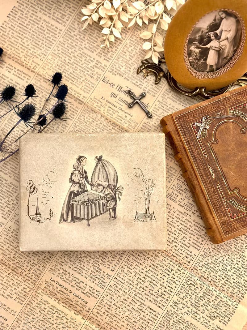 30667 罕見美麗的法國古董新生兒巧克力餅乾洗禮盒