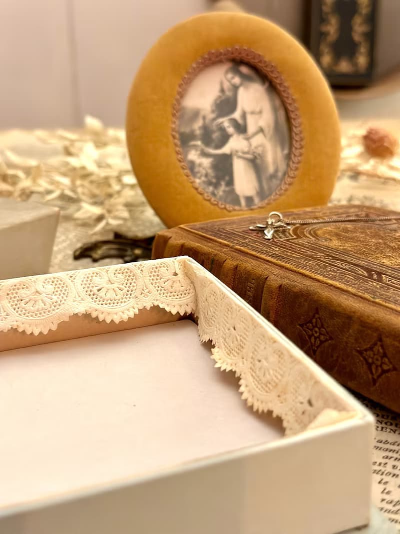 30667 罕見美麗的法國古董新生兒巧克力餅乾洗禮盒