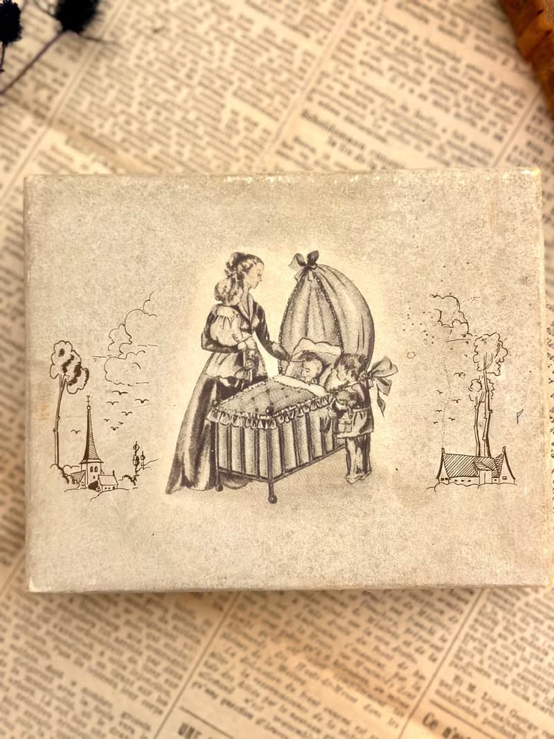 30667 罕見美麗的法國古董新生兒巧克力餅乾洗禮盒