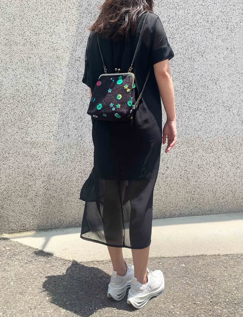黑蕾絲與小彩花 口金包 後背包 肩背包 側背包 隨身包 小物包