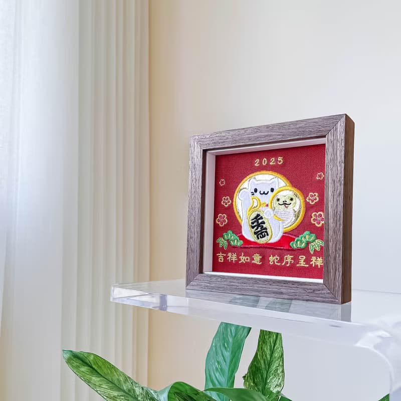 【2025 蛇巳】 招財達摩刺繡畫 共2款|實木框