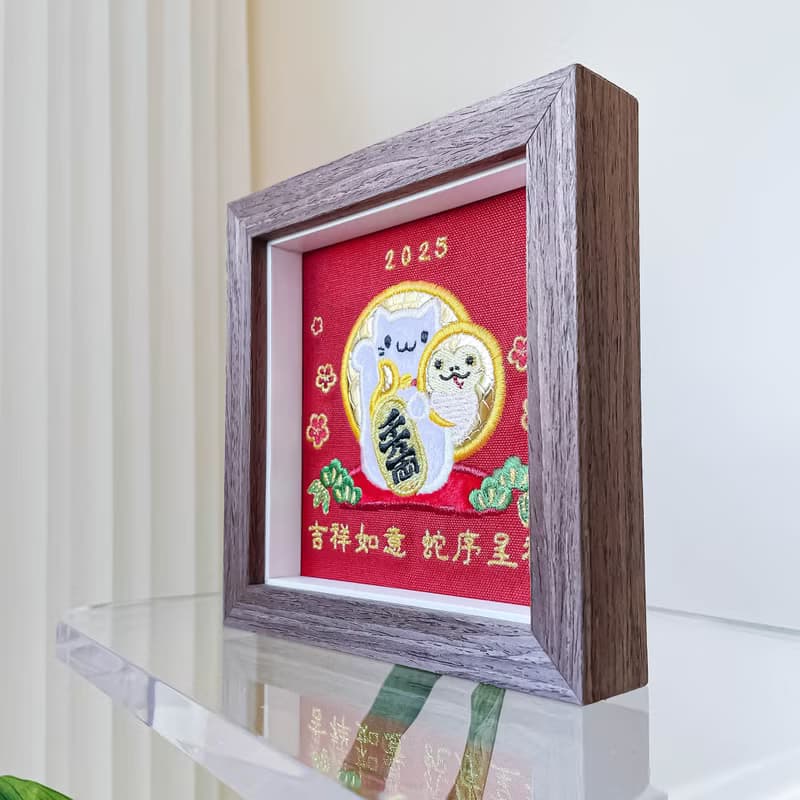 【2025 蛇巳】 招財達摩刺繡畫 共2款|實木框