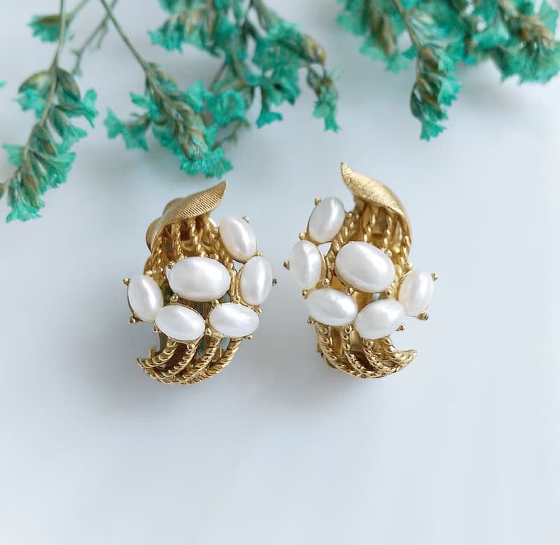 Vintage Jewelry 西洋古董飾品 TRIFARI 仿珠優雅 夾式耳環