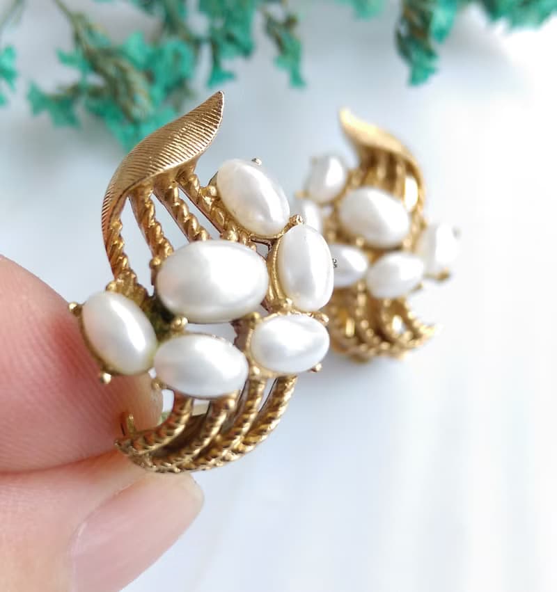 Vintage Jewelry 西洋古董飾品 TRIFARI 仿珠優雅 夾式耳環