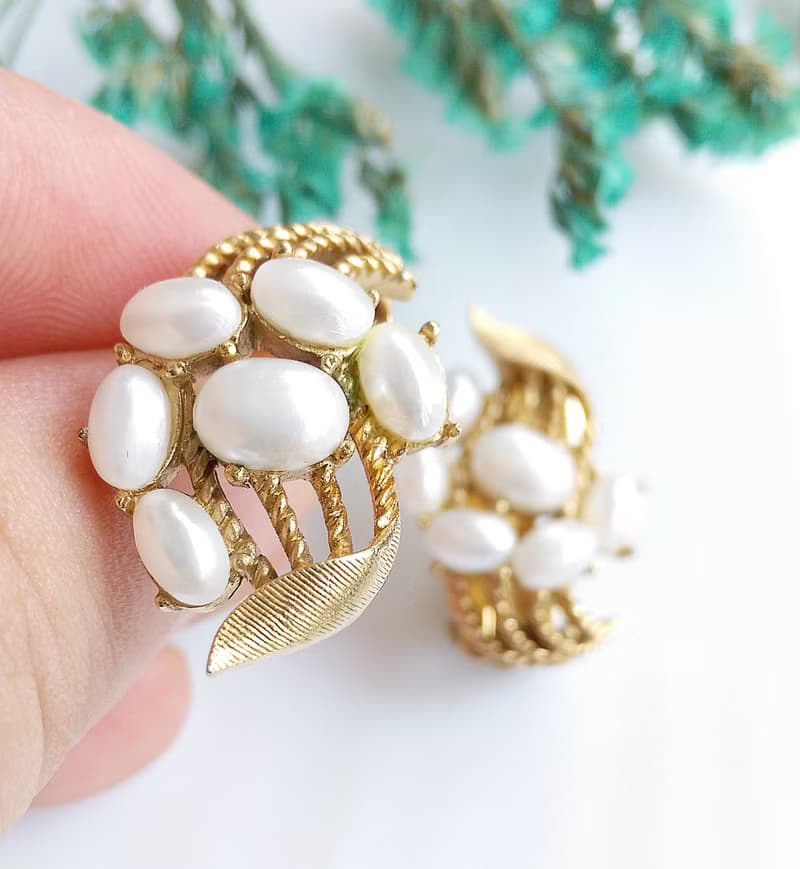 Vintage Jewelry 西洋古董飾品 TRIFARI 仿珠優雅 夾式耳環