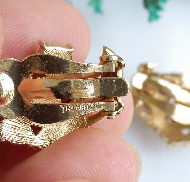 Vintage Jewelry 西洋古董飾品 TRIFARI 仿珠優雅 夾式耳環