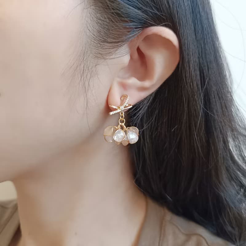1KM花苞初綻•樹脂小花垂墜耳環-2色