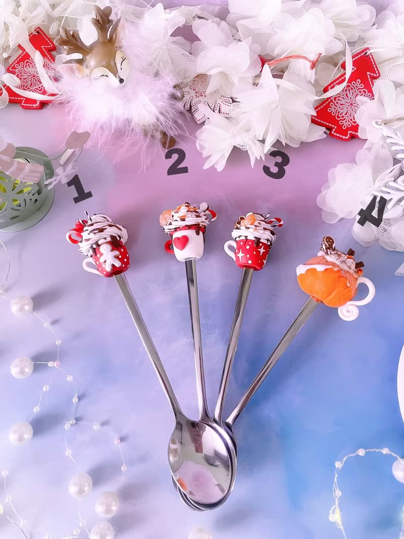 禮物的聖誕勺子。聖誕禮物的想法。給媽媽或姐姐的聖誕禮物